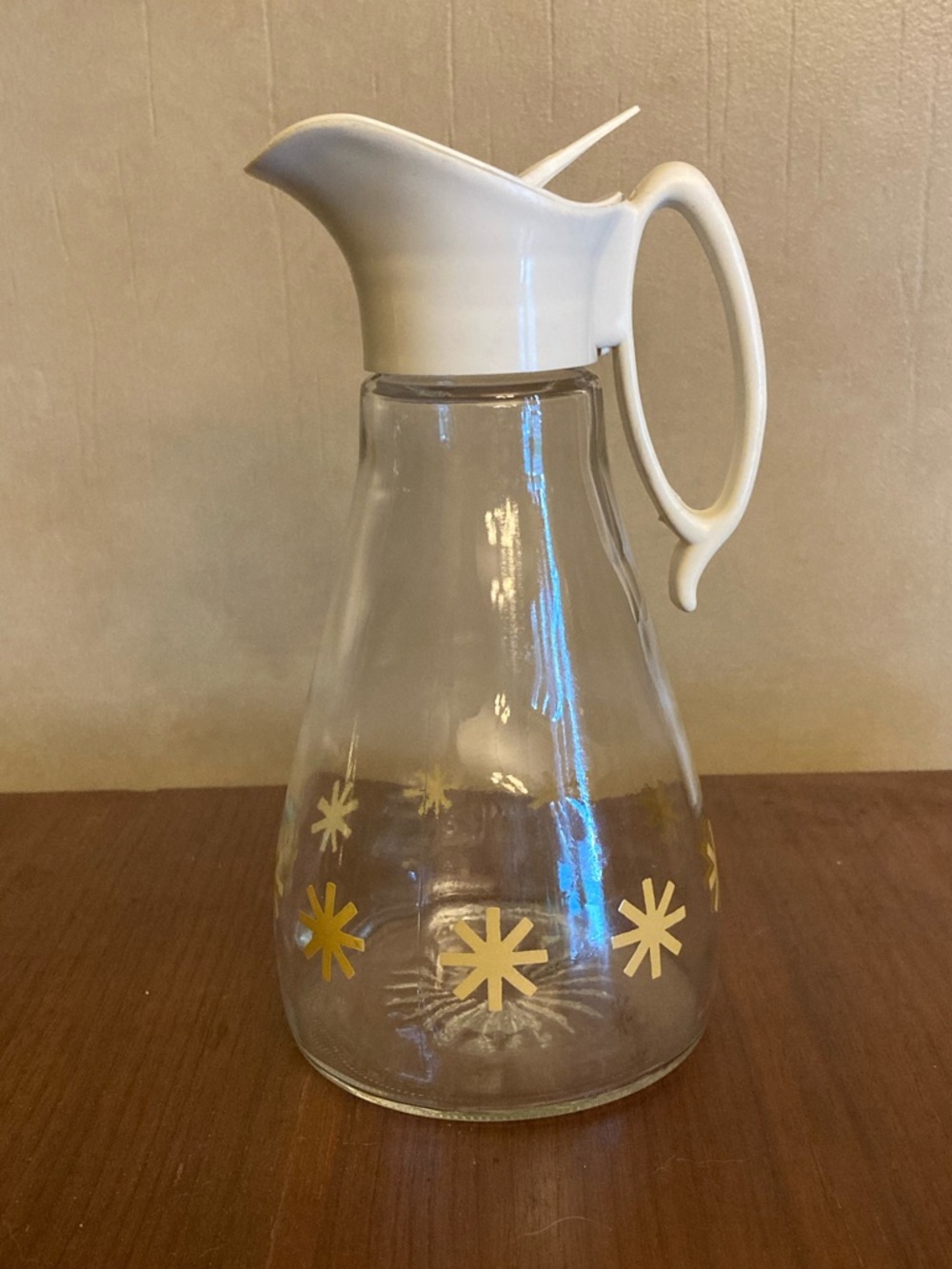 Vintage 1960’s Log Cabin Syrup server Dispenser.